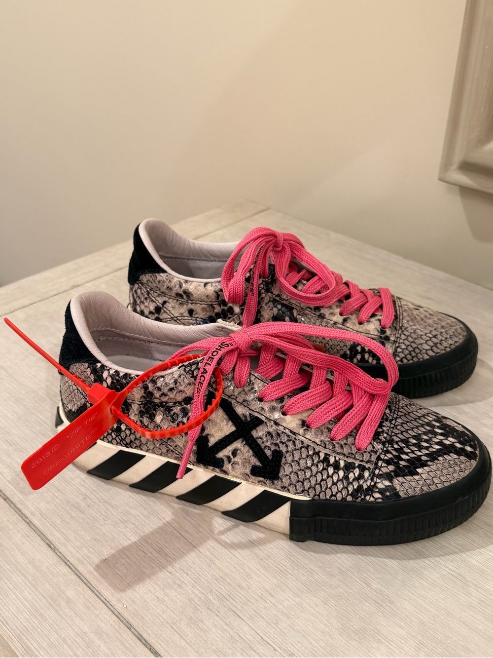 Off-White Arrow Vulcanized Low in Snakeskin